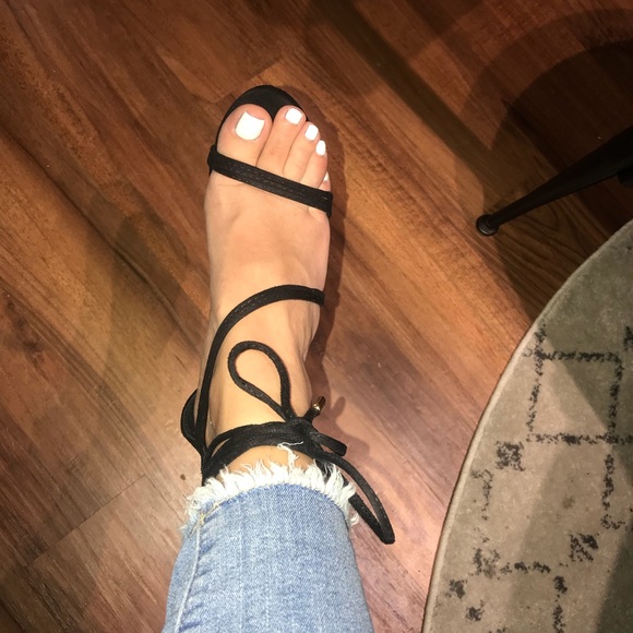 Black lace up heels - Picture 3 of 5